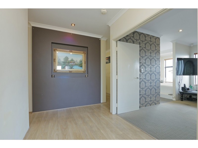 17 Brittain Road, Wattle Grove WA 6107