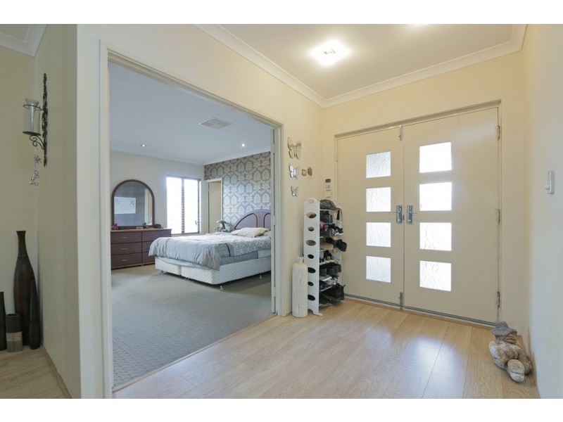 17 Brittain Road, Wattle Grove WA 6107