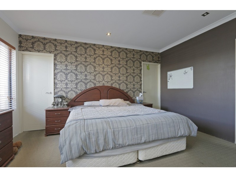 17 Brittain Road, Wattle Grove WA 6107