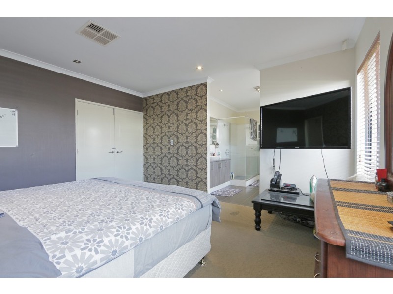 17 Brittain Road, Wattle Grove WA 6107