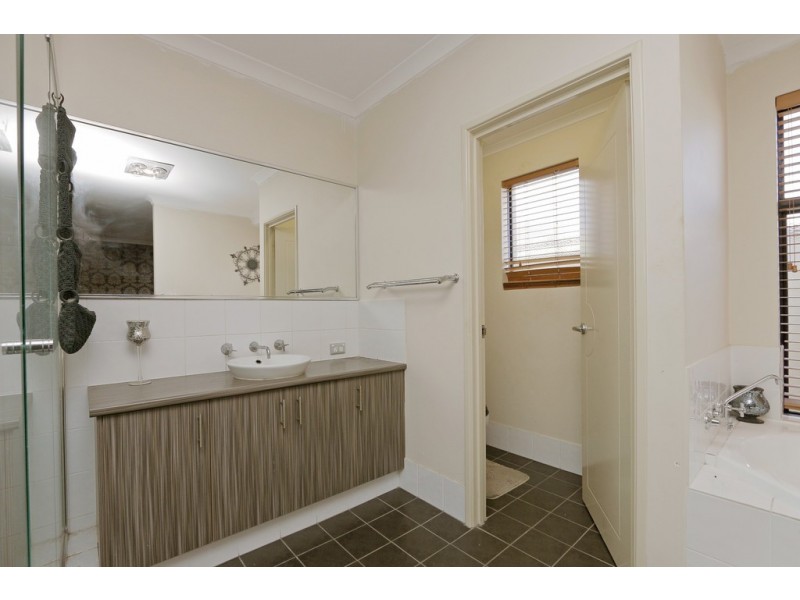 17 Brittain Road, Wattle Grove WA 6107