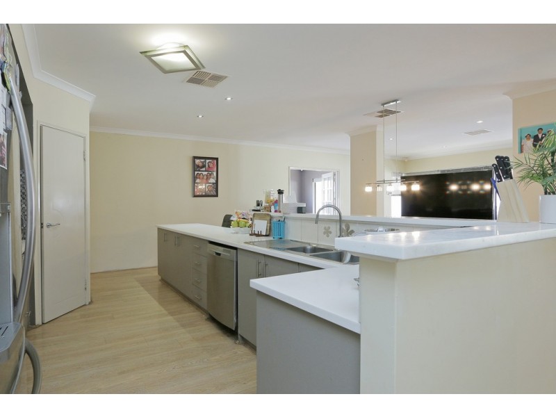 17 Brittain Road, Wattle Grove WA 6107