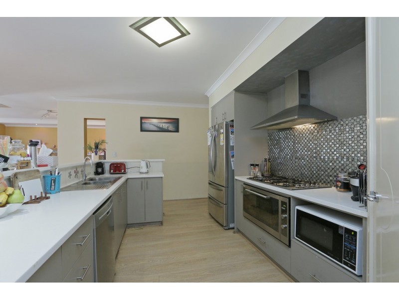 17 Brittain Road, Wattle Grove WA 6107