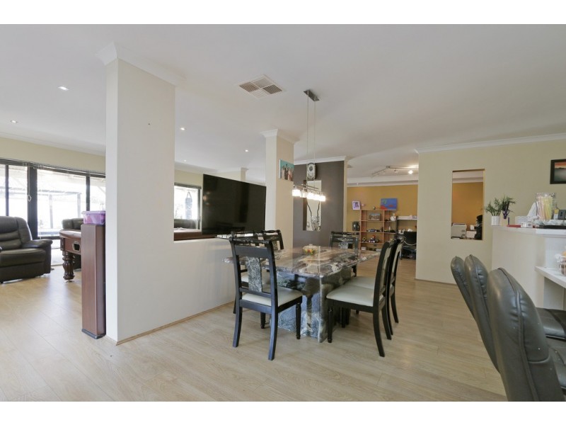 17 Brittain Road, Wattle Grove WA 6107