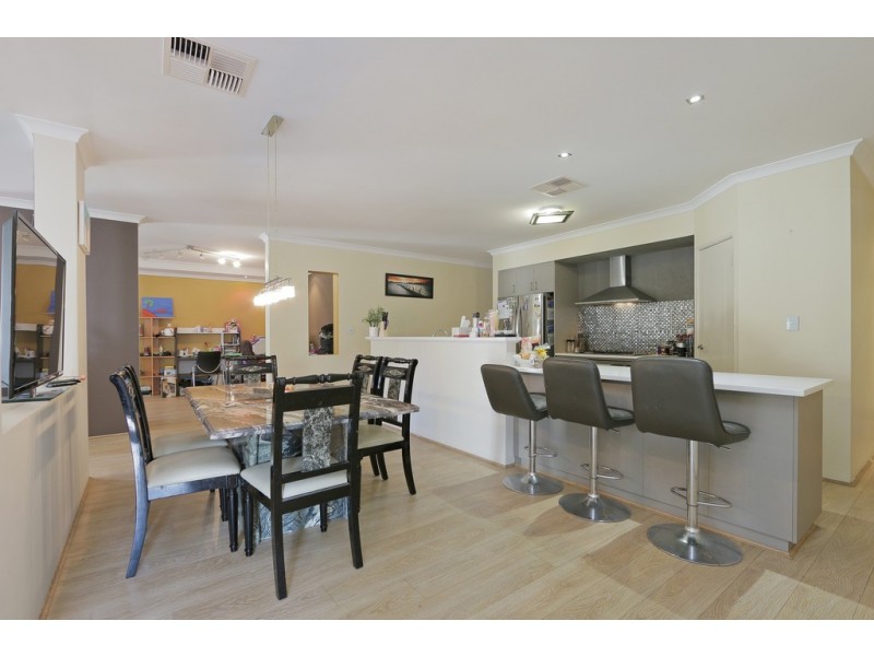 17 Brittain Road, Wattle Grove WA 6107