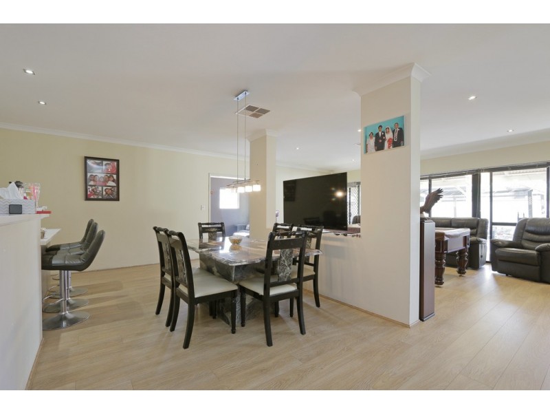 17 Brittain Road, Wattle Grove WA 6107