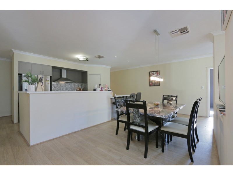 17 Brittain Road, Wattle Grove WA 6107