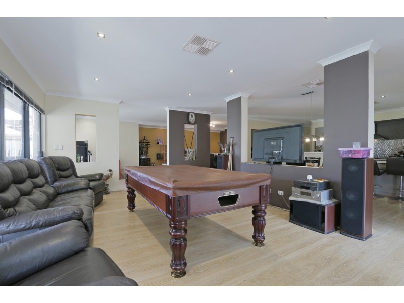 17 Brittain Road, Wattle Grove WA 6107