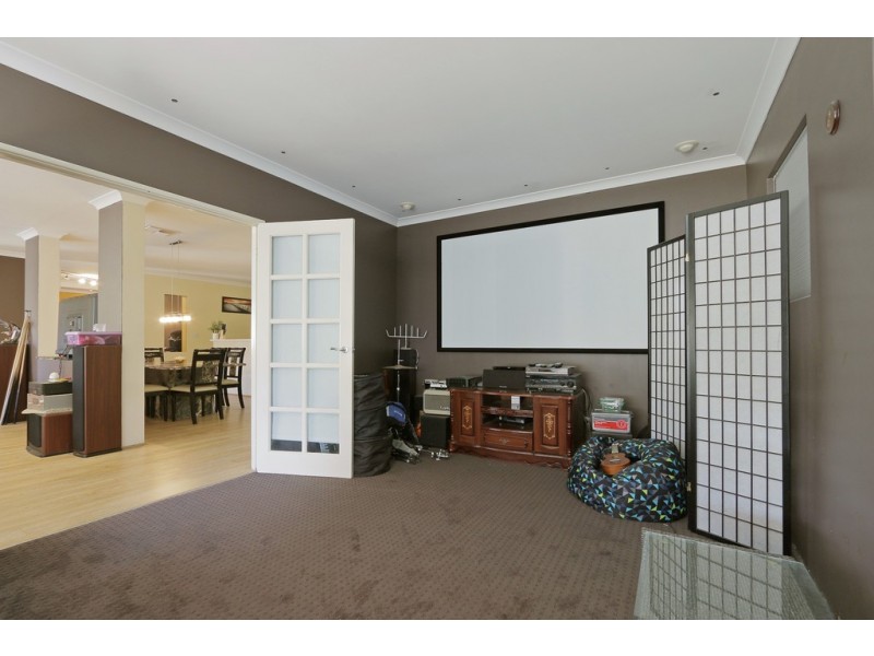 17 Brittain Road, Wattle Grove WA 6107