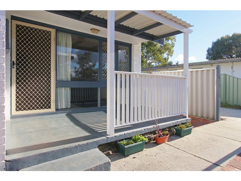 26 Hollybush Way, Kelmscott WA 6111