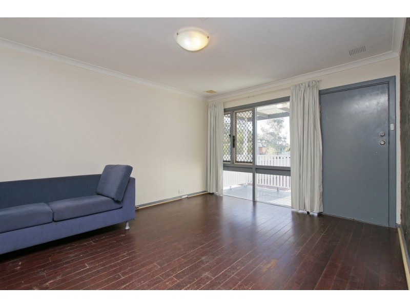 26 Hollybush Way, Kelmscott WA 6111