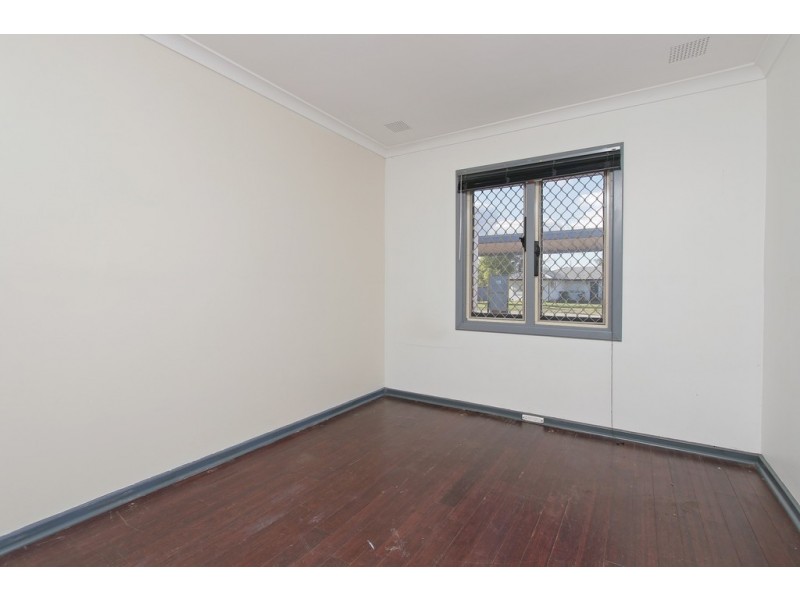 26 Hollybush Way, Kelmscott WA 6111