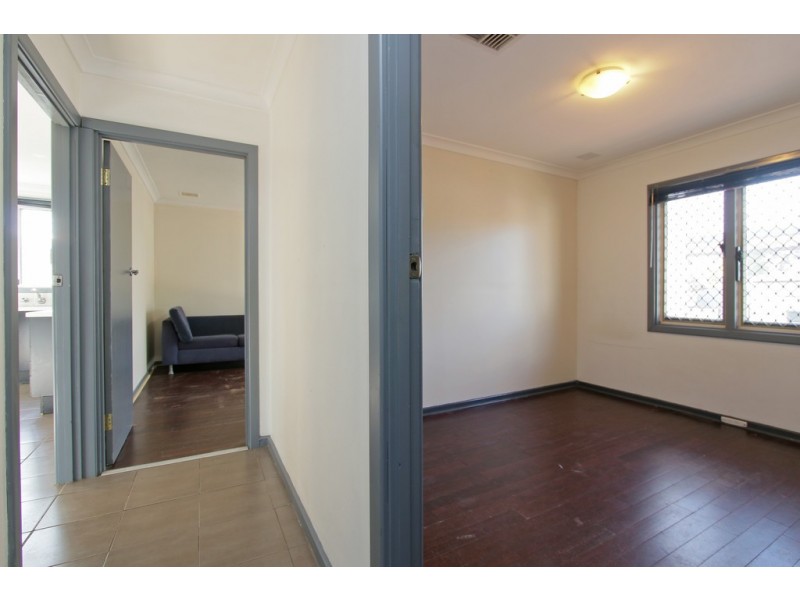 26 Hollybush Way, Kelmscott WA 6111