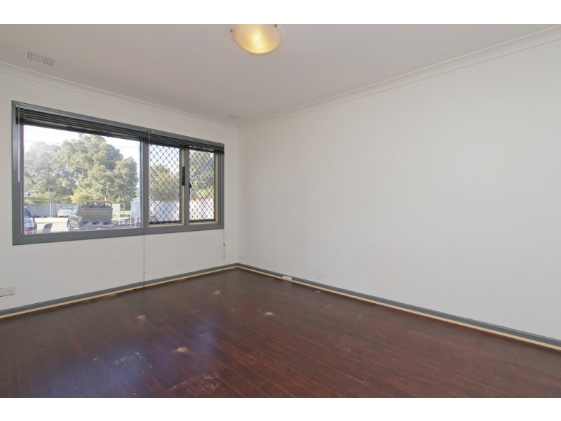 26 Hollybush Way, Kelmscott WA 6111