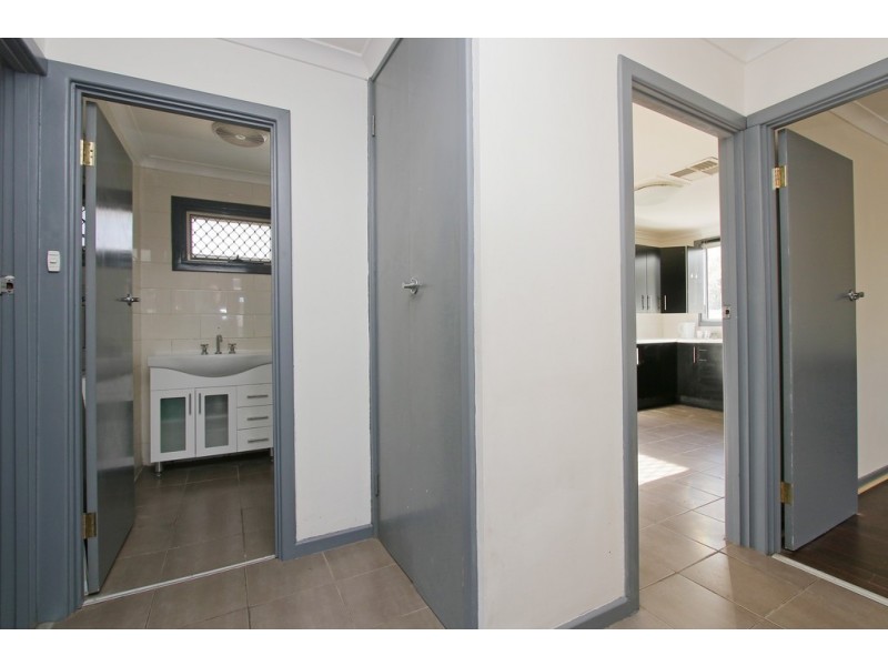 26 Hollybush Way, Kelmscott WA 6111