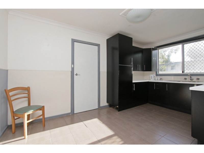 26 Hollybush Way, Kelmscott WA 6111