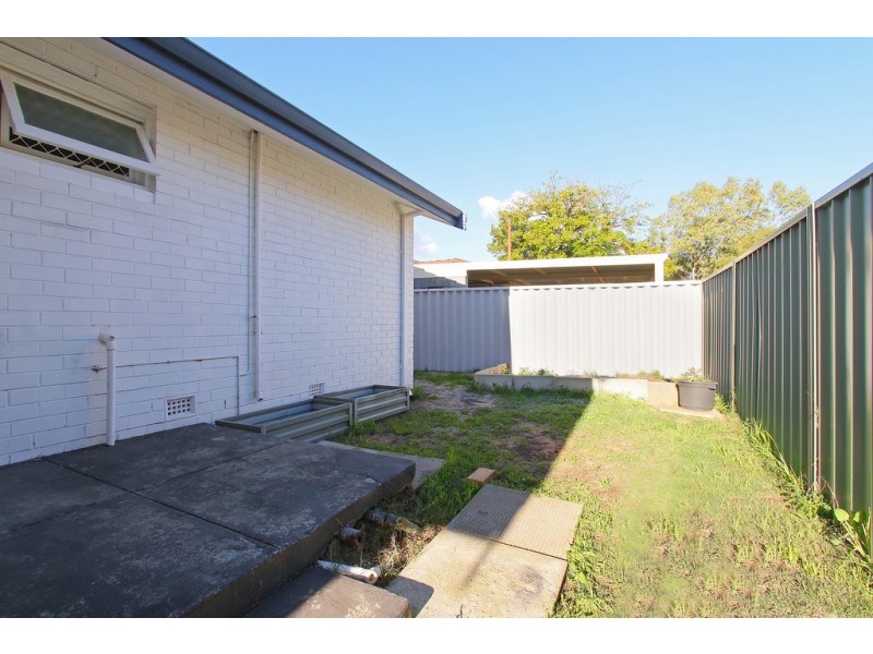 26 Hollybush Way, Kelmscott WA 6111