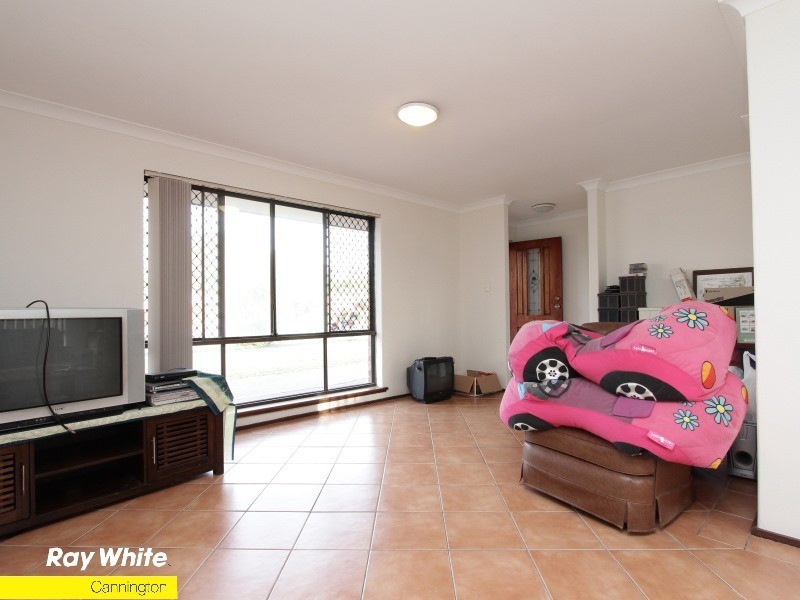 9 Ningaloo Way, Thornlie WA 6108