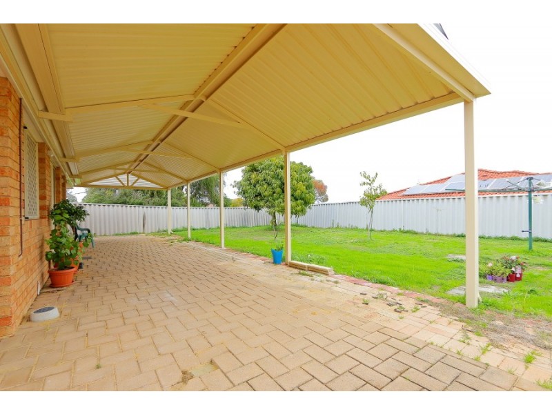 17 Lansing St, Queens Park WA 6107