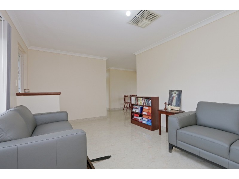 17 Lansing St, Queens Park WA 6107