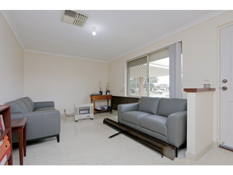 17 Lansing St, Queens Park WA 6107