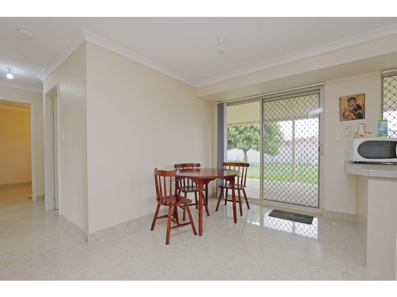 17 Lansing St, Queens Park WA 6107