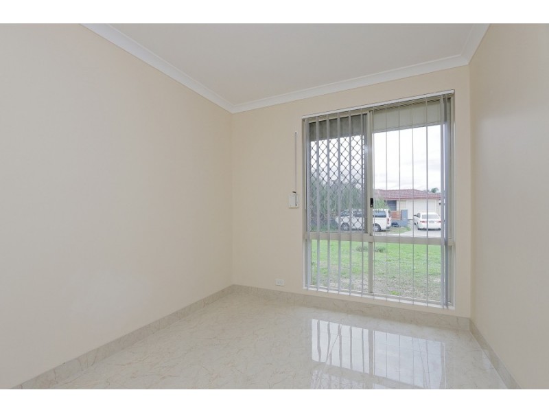 17 Lansing St, Queens Park WA 6107