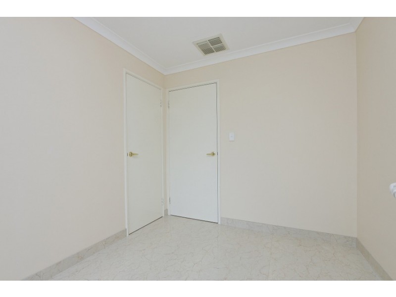 17 Lansing St, Queens Park WA 6107