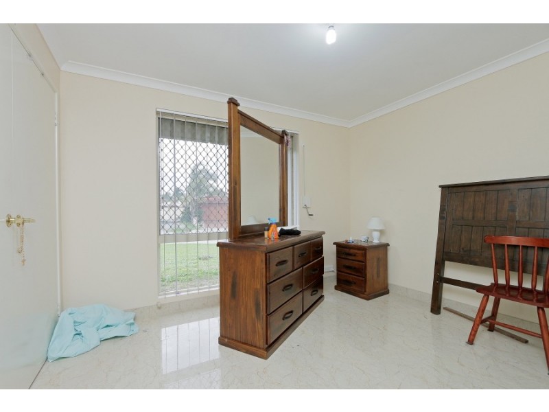 17 Lansing St, Queens Park WA 6107