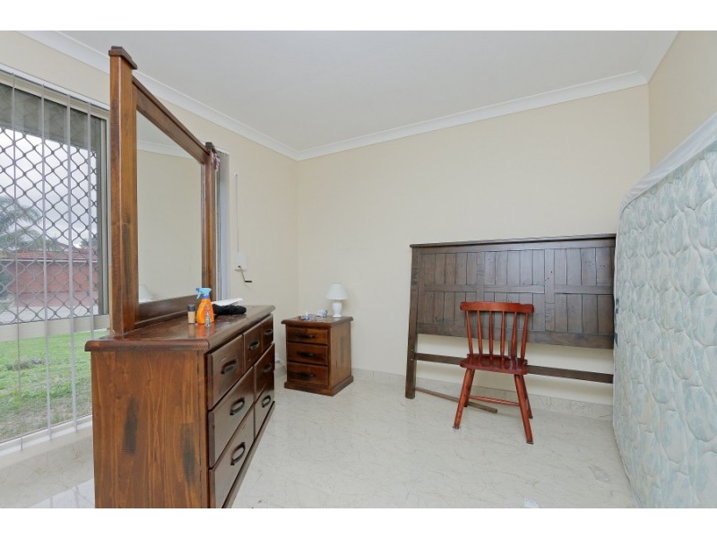 17 Lansing St, Queens Park WA 6107