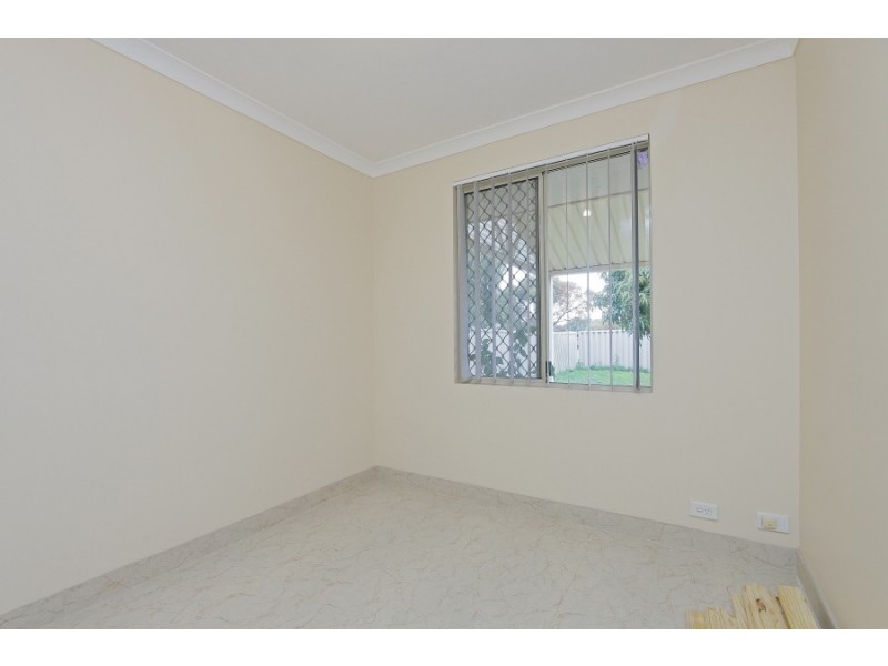 17 Lansing St, Queens Park WA 6107