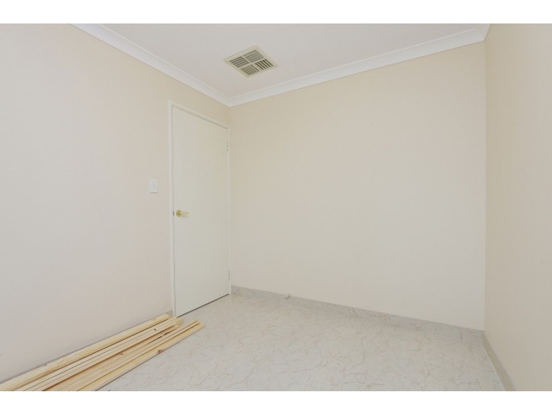 17 Lansing St, Queens Park WA 6107