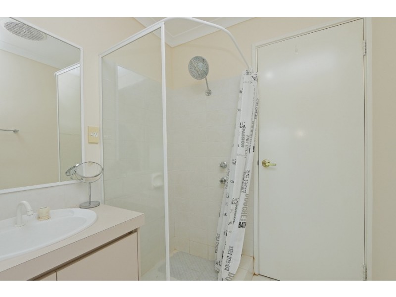 17 Lansing St, Queens Park WA 6107