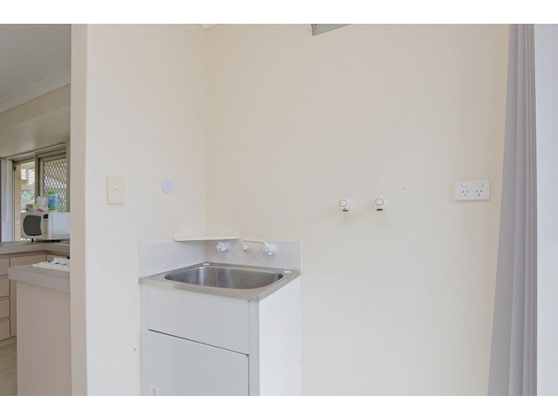 17 Lansing St, Queens Park WA 6107