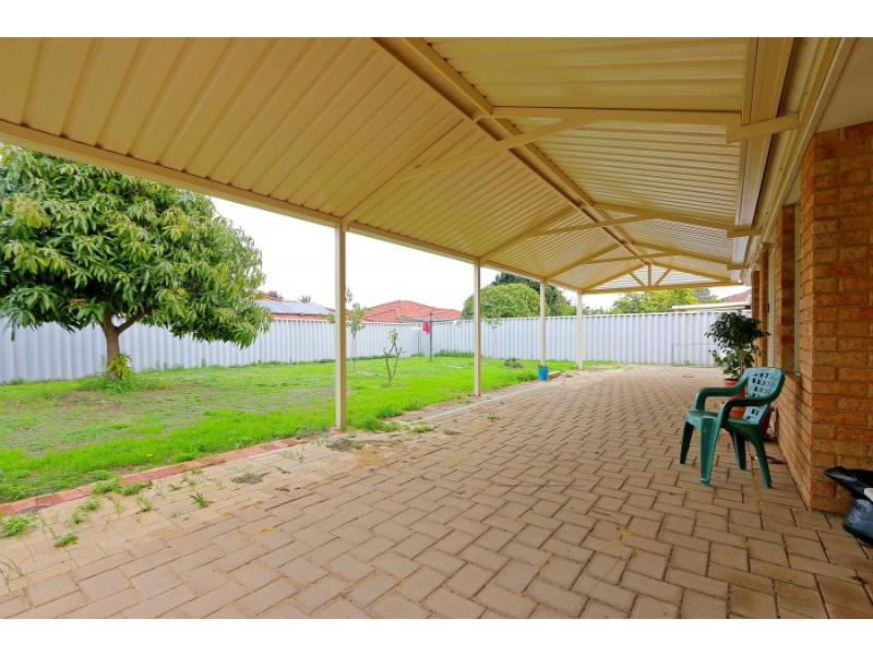 17 Lansing St, Queens Park WA 6107