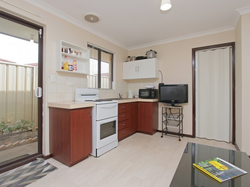 33A Nicholson Rd, Cannington WA 6107