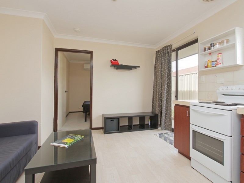 33A Nicholson Rd, Cannington WA 6107