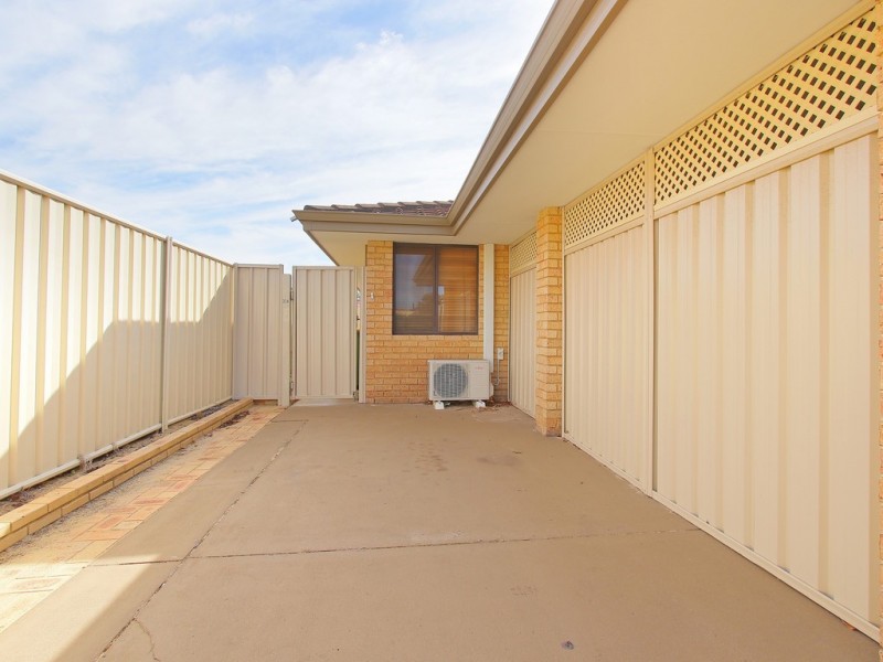 33A Nicholson Rd, Cannington WA 6107