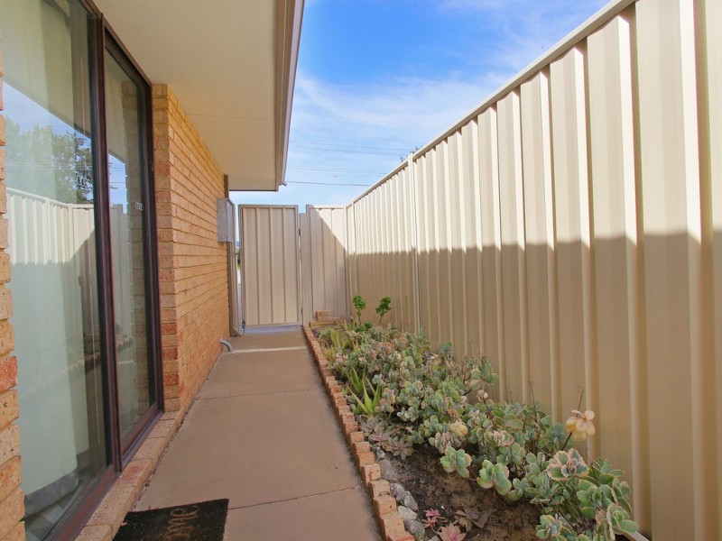 33A Nicholson Rd, Cannington WA 6107