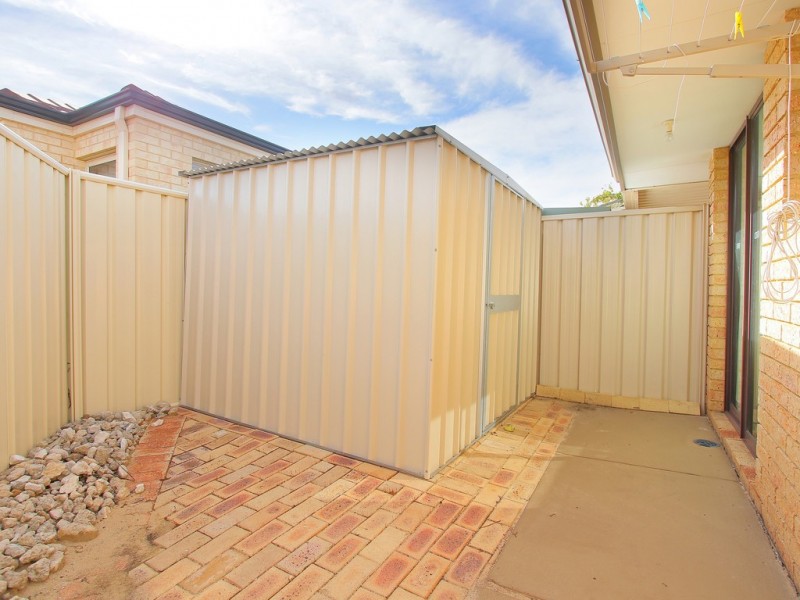 33A Nicholson Rd, Cannington WA 6107
