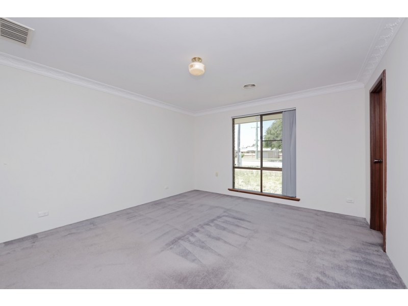 60 Hamilton St, Cannington WA 6107