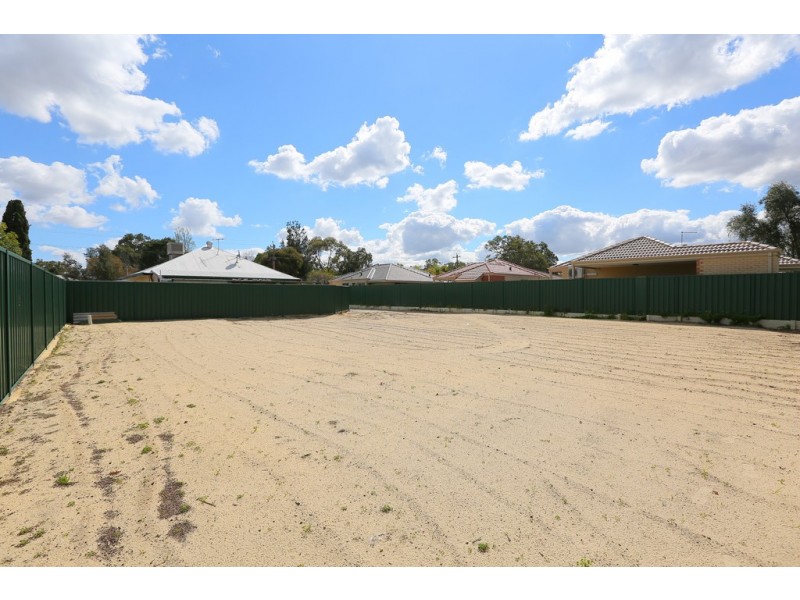 118b Lacey St, Beckenham WA 6107