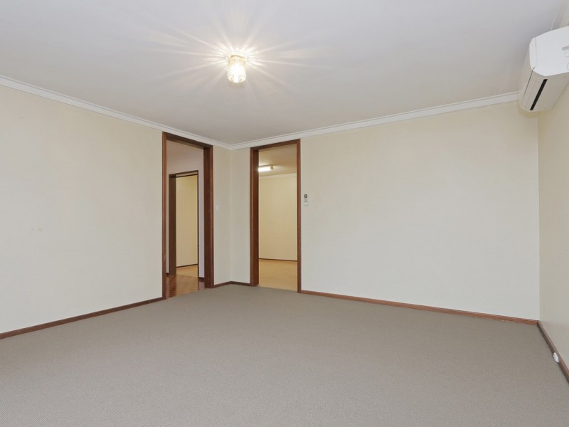 9A Longfield Rd, Maddington WA 6109