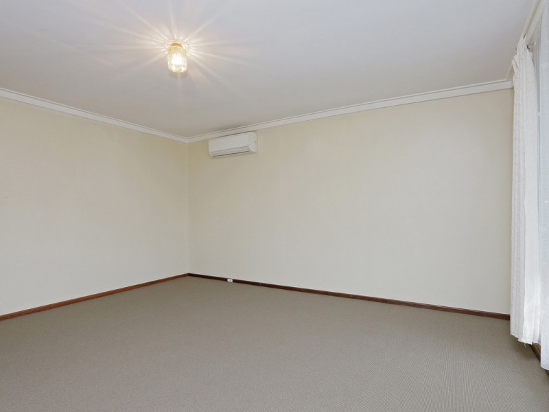 9A Longfield Rd, Maddington WA 6109