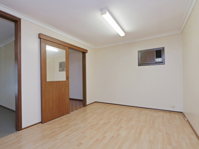 9A Longfield Rd, Maddington WA 6109