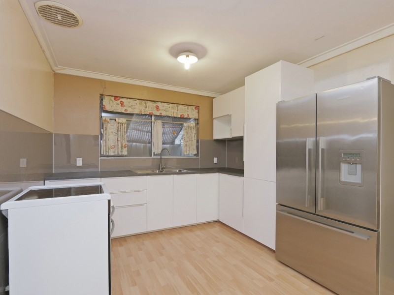 9A Longfield Rd, Maddington WA 6109