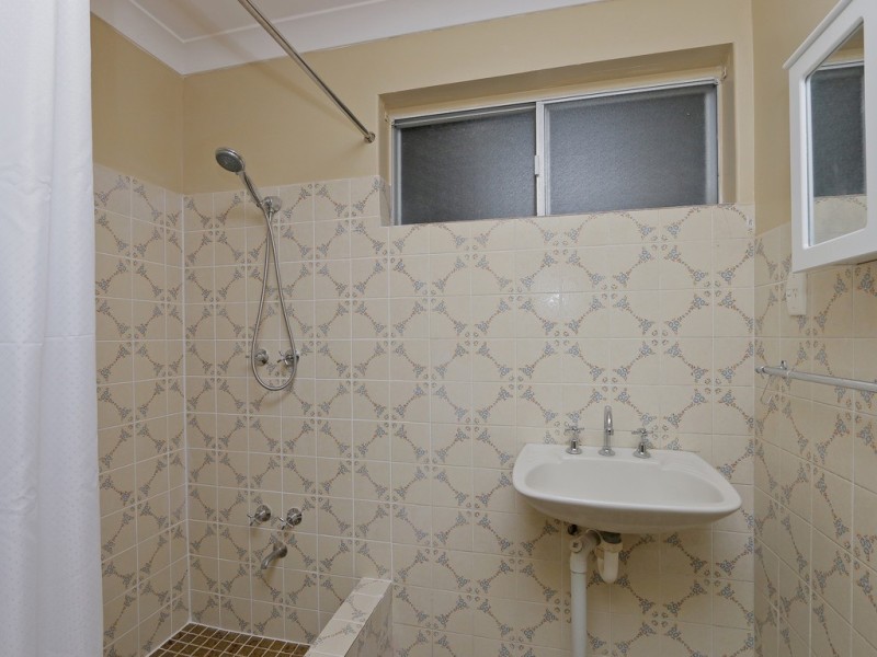 9A Longfield Rd, Maddington WA 6109