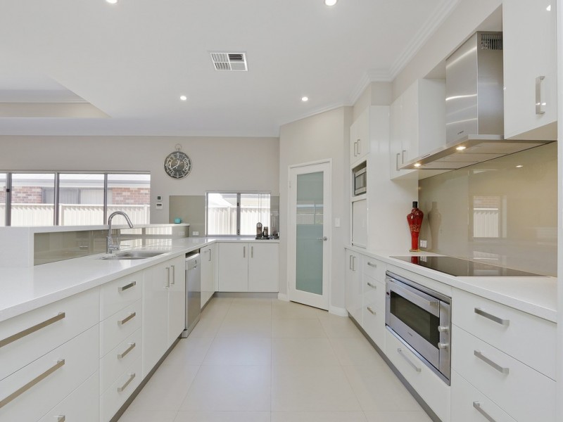 24 Bradstocks Grove, Southern River WA 6110