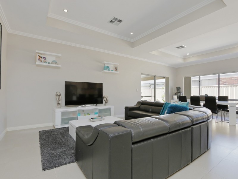 24 Bradstocks Grove, Southern River WA 6110