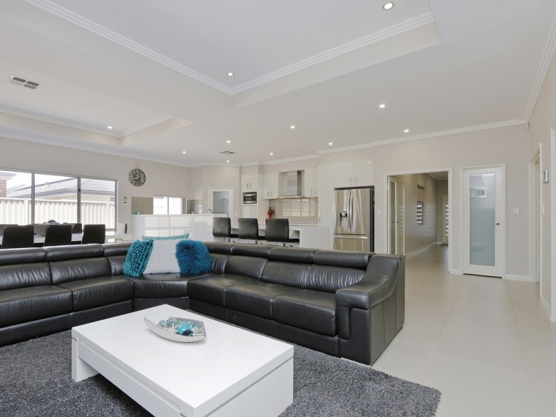 24 Bradstocks Grove, Southern River WA 6110